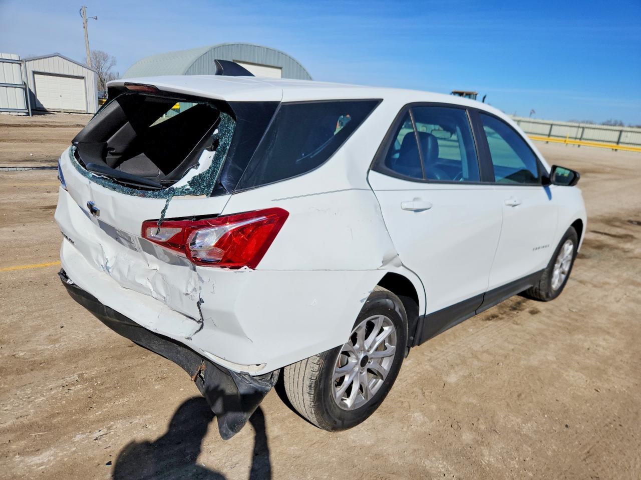 2020 Chev Equinox Ls - Image 3