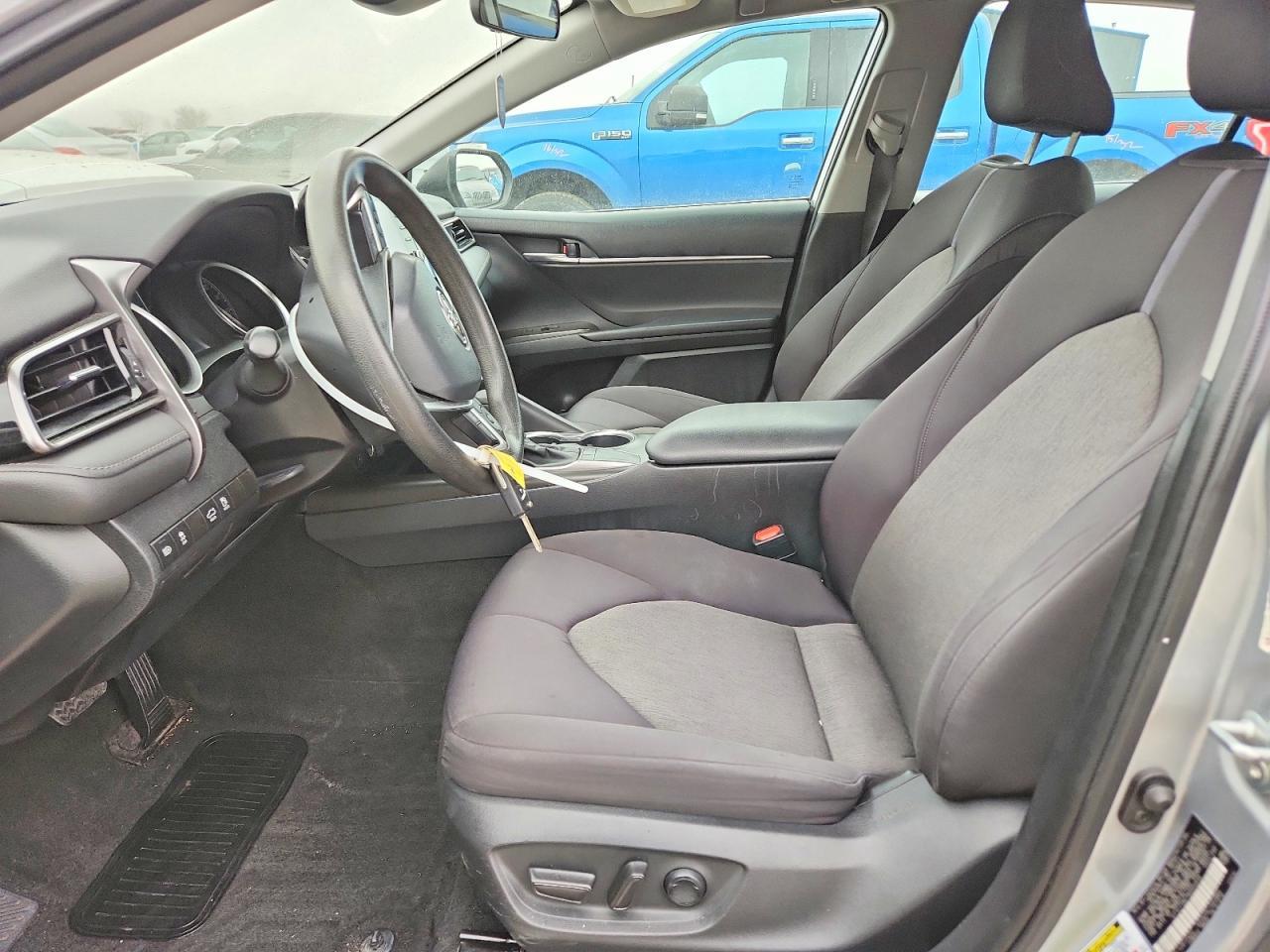 2022 Toyota Camry Le - Фото 7