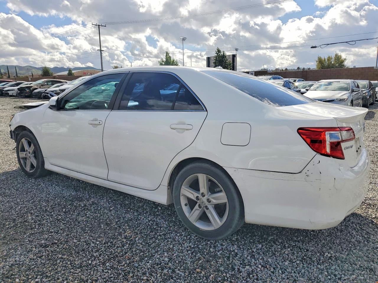 2014 Toyota Camry - Фото 2