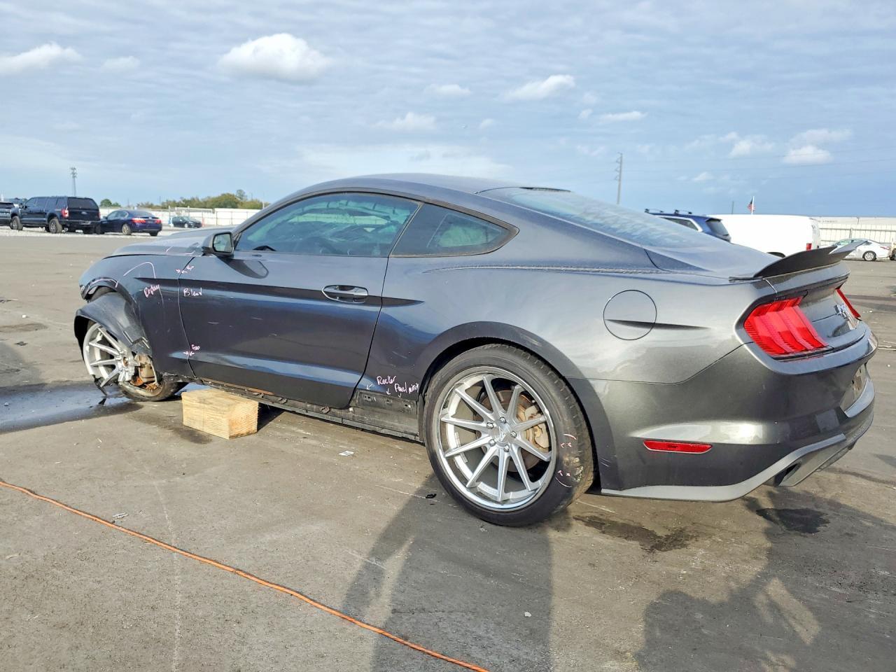 2018 Ford Mustang - Фото 2