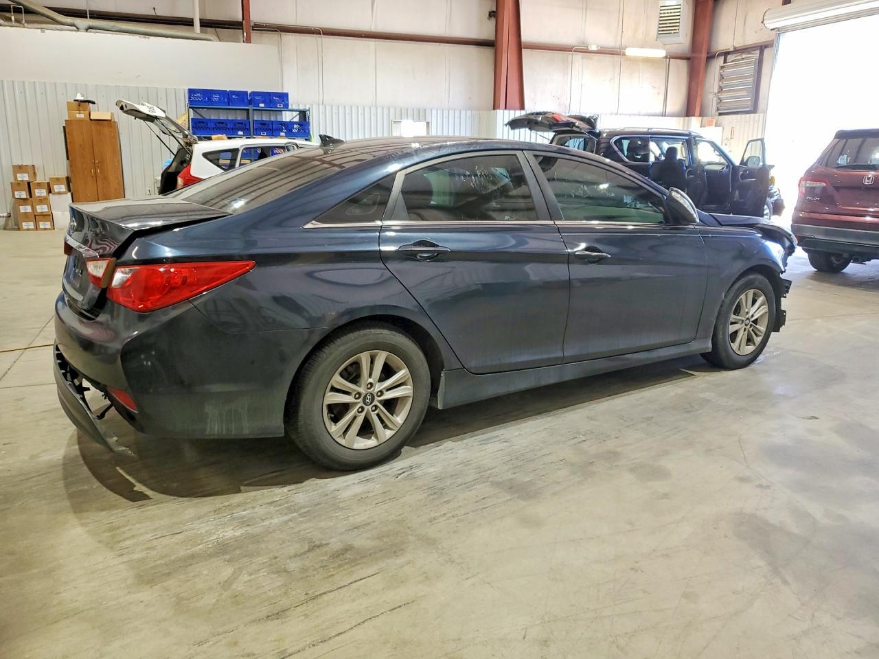 2014 Hyundai Sonata Gls - Image 3