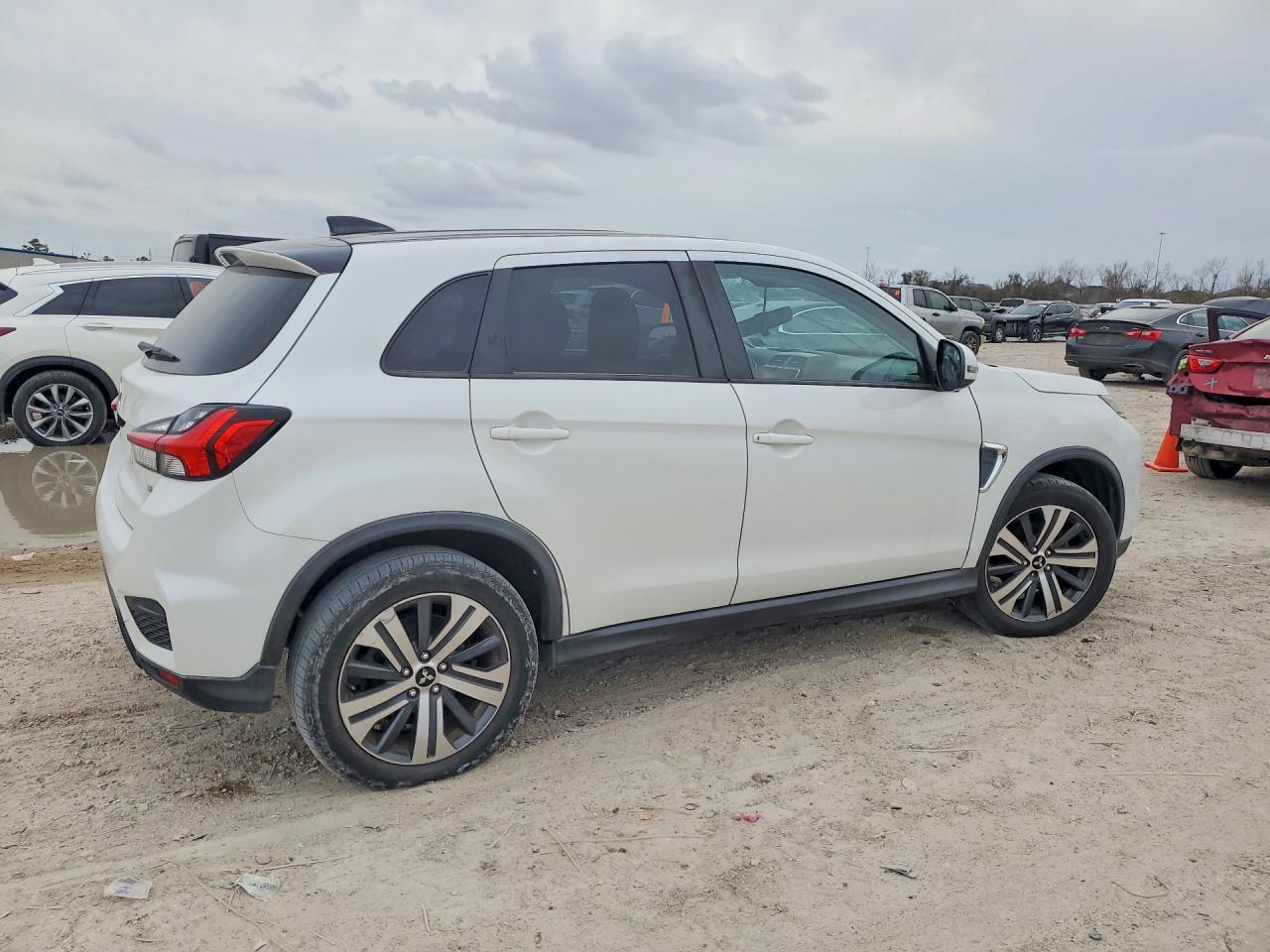 2020 Mitsubishi Outlander Sport Es - Фото 3