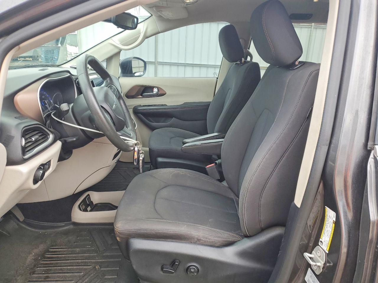2017 Chrysler Pacifica Touring - Фото 7