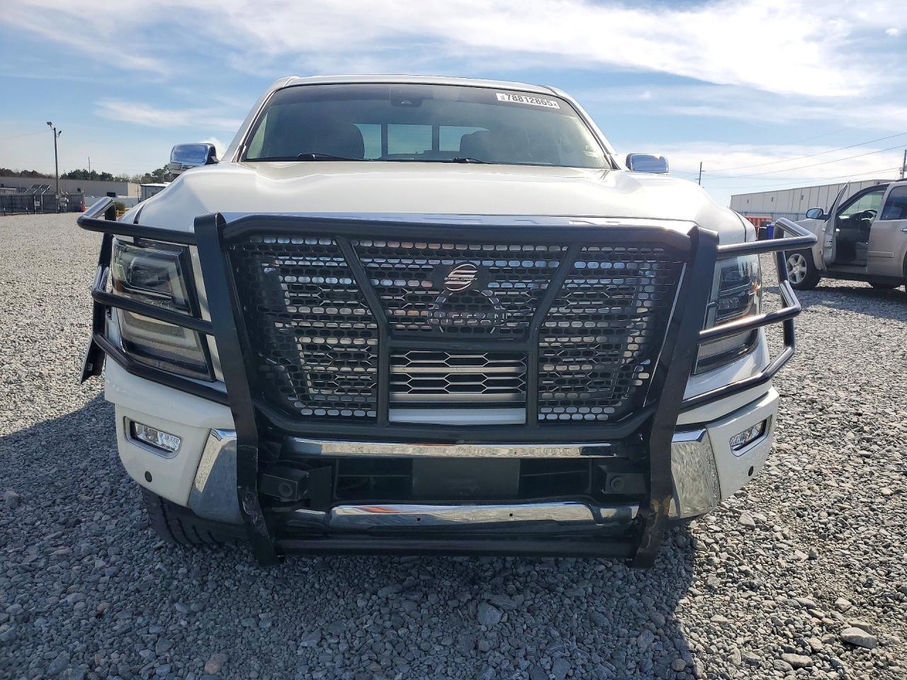 2023 Nissan Titan Platinum Reserve - Image 5