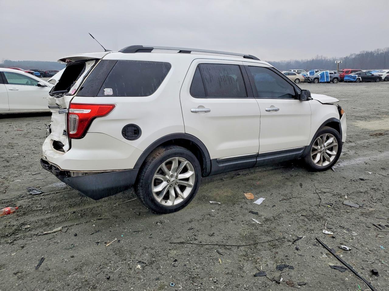 2014 Ford Explorer Xlt - Image 3