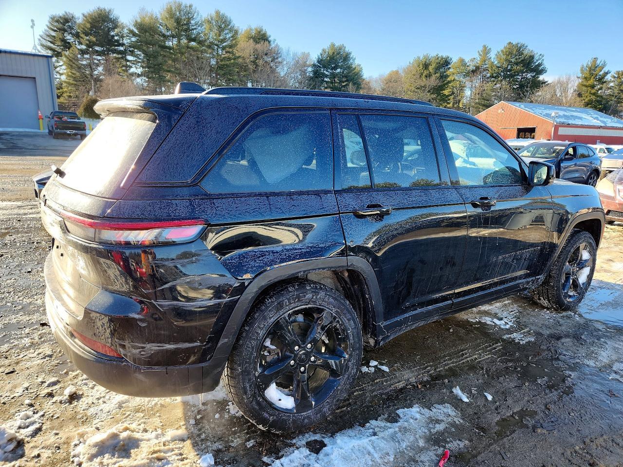 2023 Jeep Grand Cherokee Laredo - Image 3