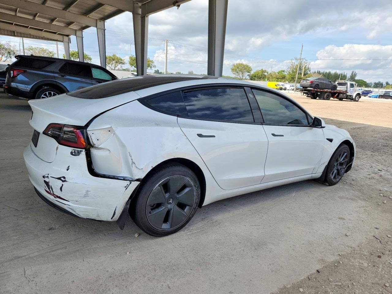 2023 Tesla Model 3 - Фото 3