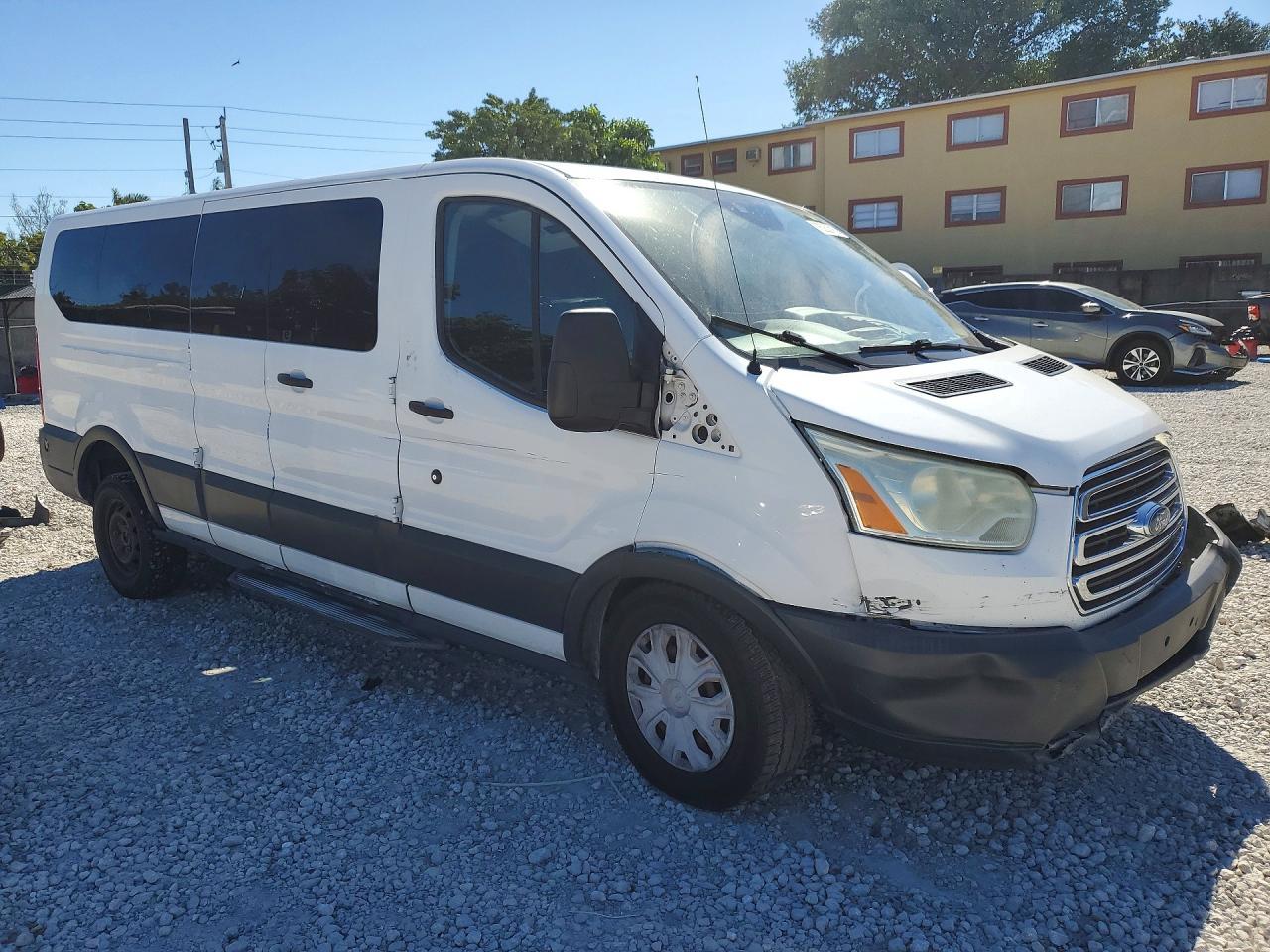 2015 Ford Transit Wagon T-350 - Фото 4