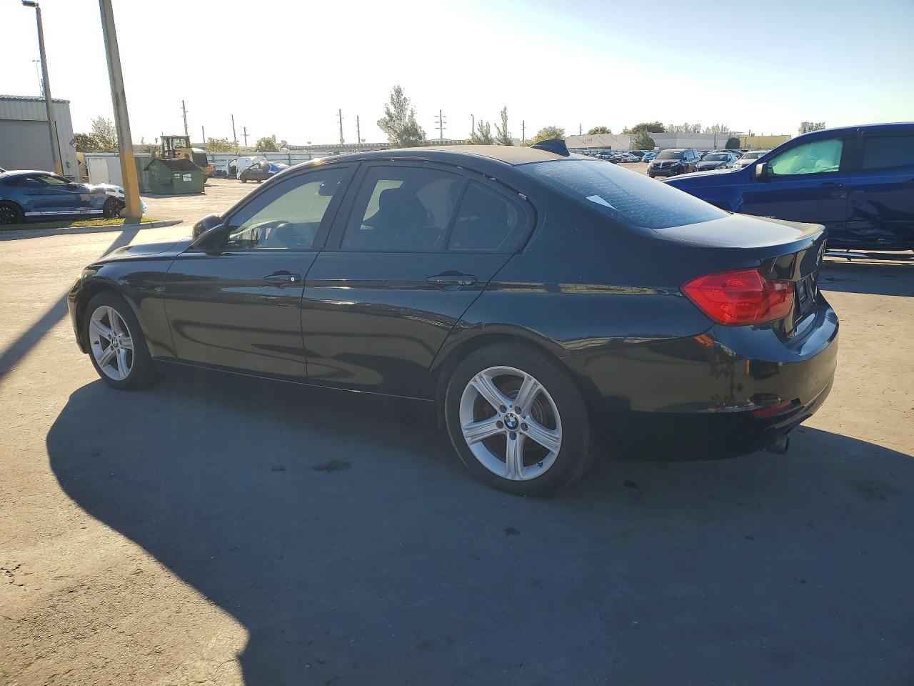 2014 BMW 320 I - Фото 2