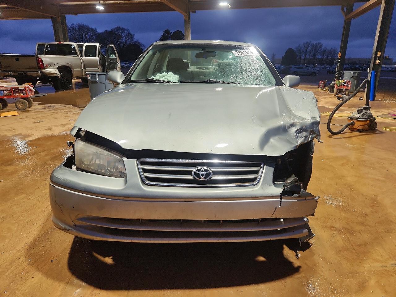 2001 Toyota Camry Le - Фото 5