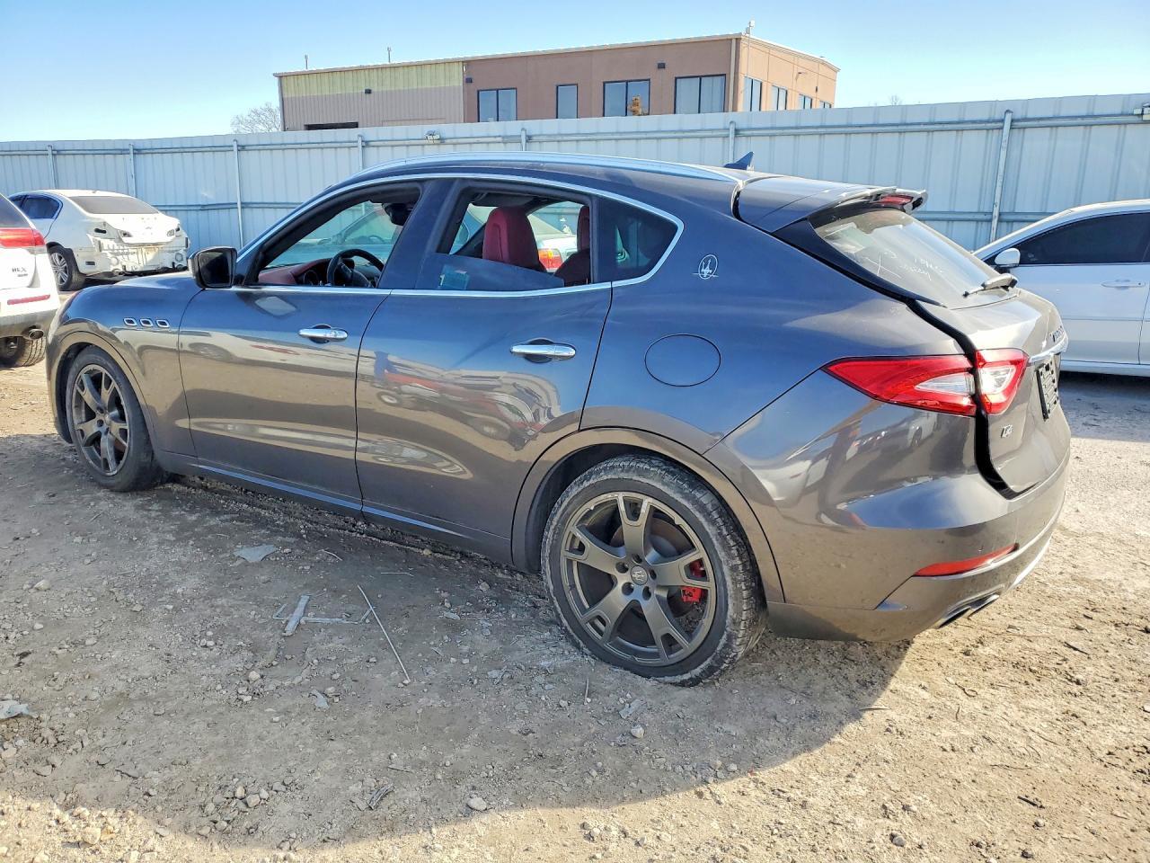 2017 Maserati Levante Sport - Фото 2