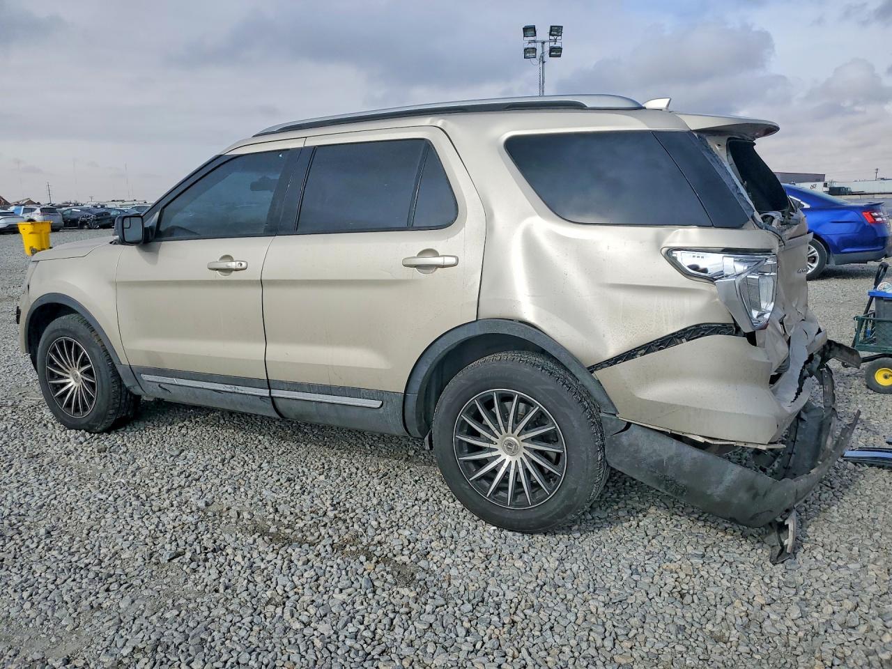 2017 Ford Explorer Xlt - Фото 2