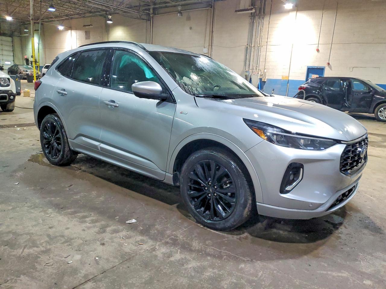 2023 Ford Escape St Line Elite - Фото 4