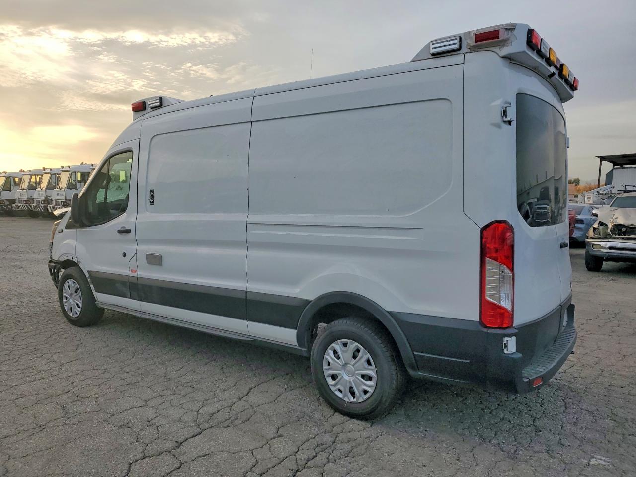 2023 Ford Transit Ambulance - Фото 2