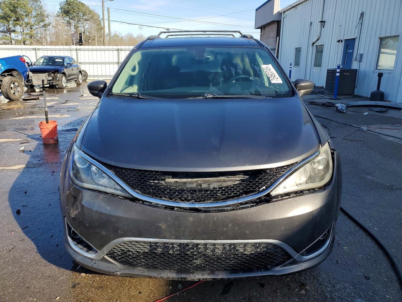 2017 Chrysler Pacifica Touring L - Фото 5