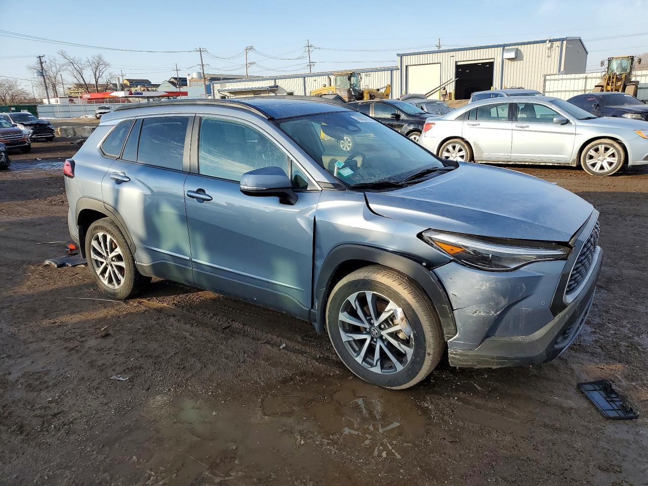 2024 Toyota Corolla Cross Xle - Image 4