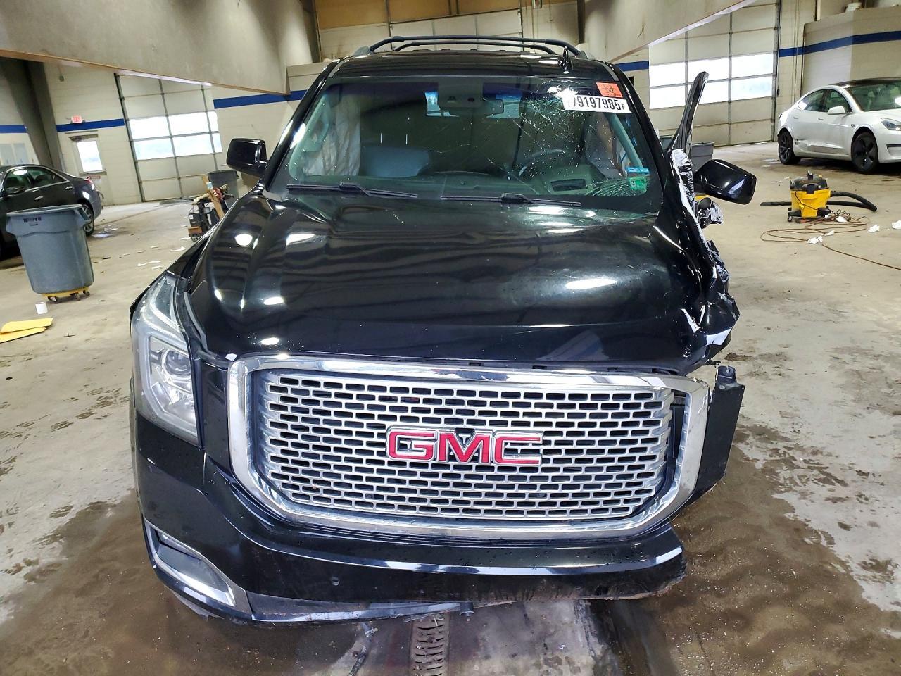 2017 GMC Yukon Denali - Image 5
