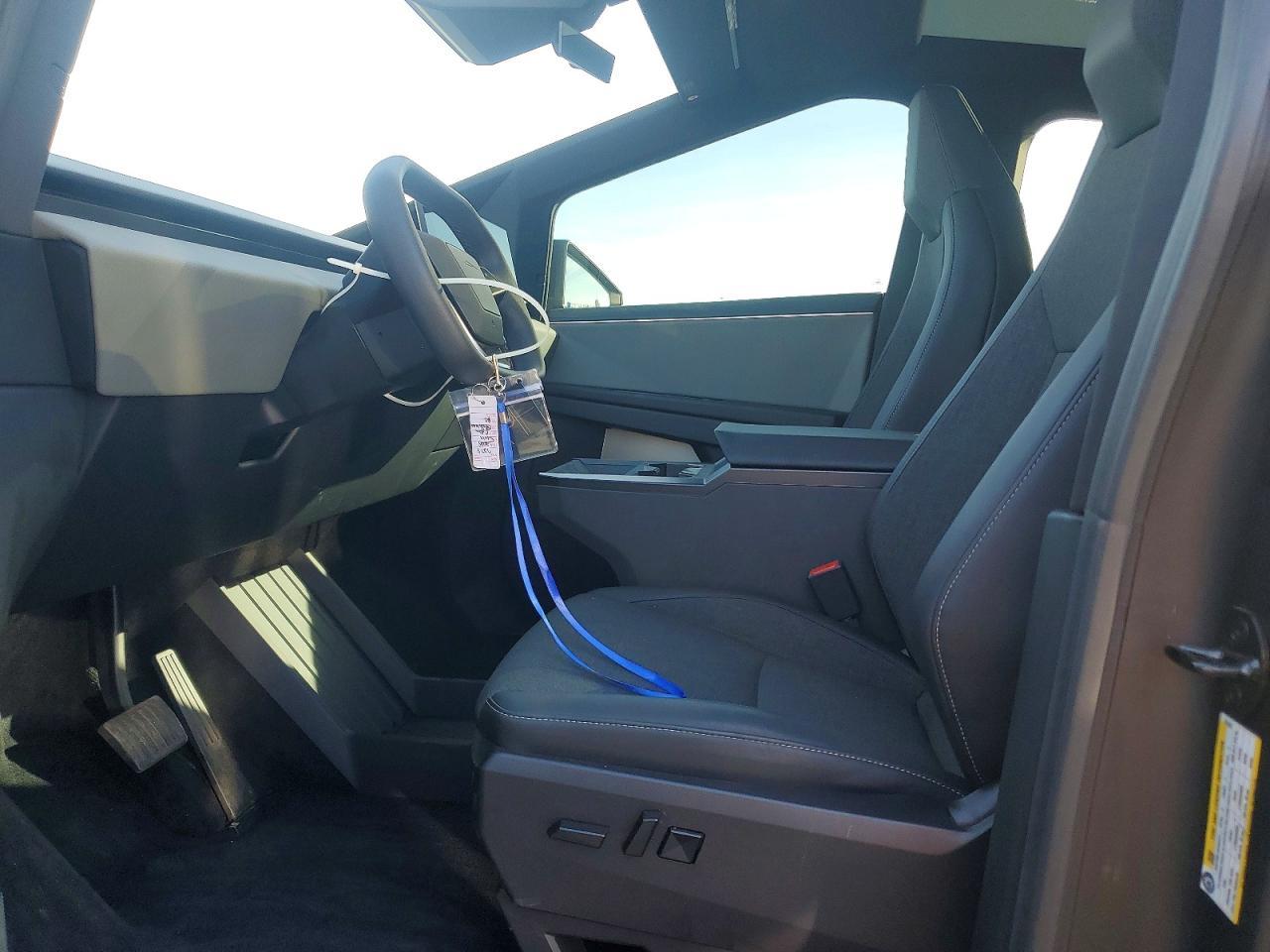 2025 Tesla Cybertruck - Фото 7