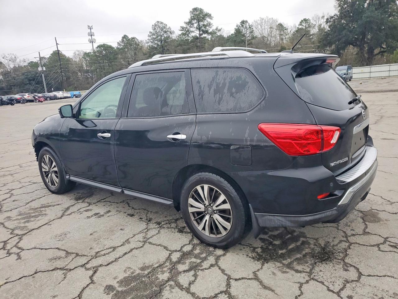 2017 Nissan Pathfinder S - Image 2