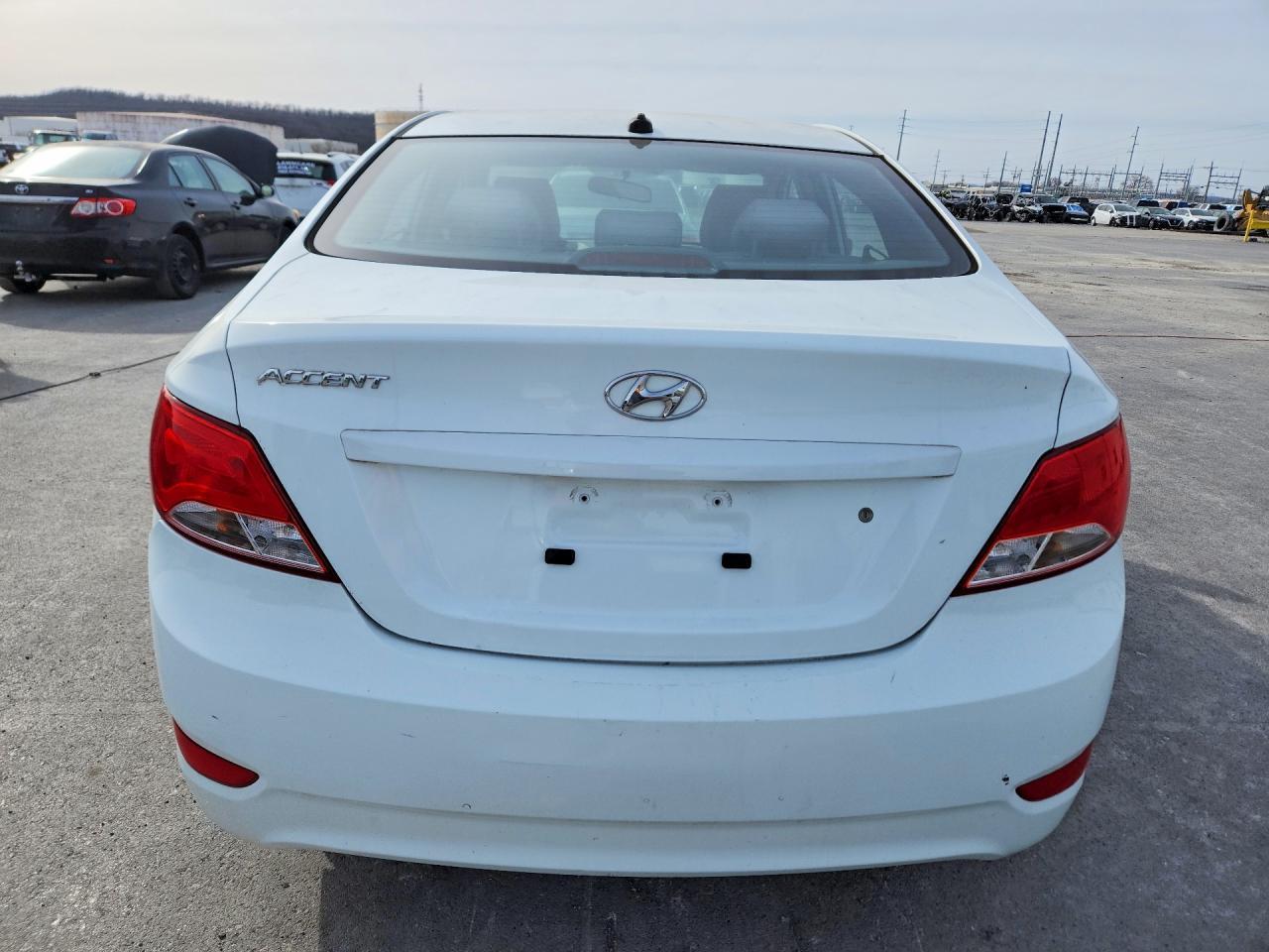 2016 Hyundai Accent Se - Фото 6