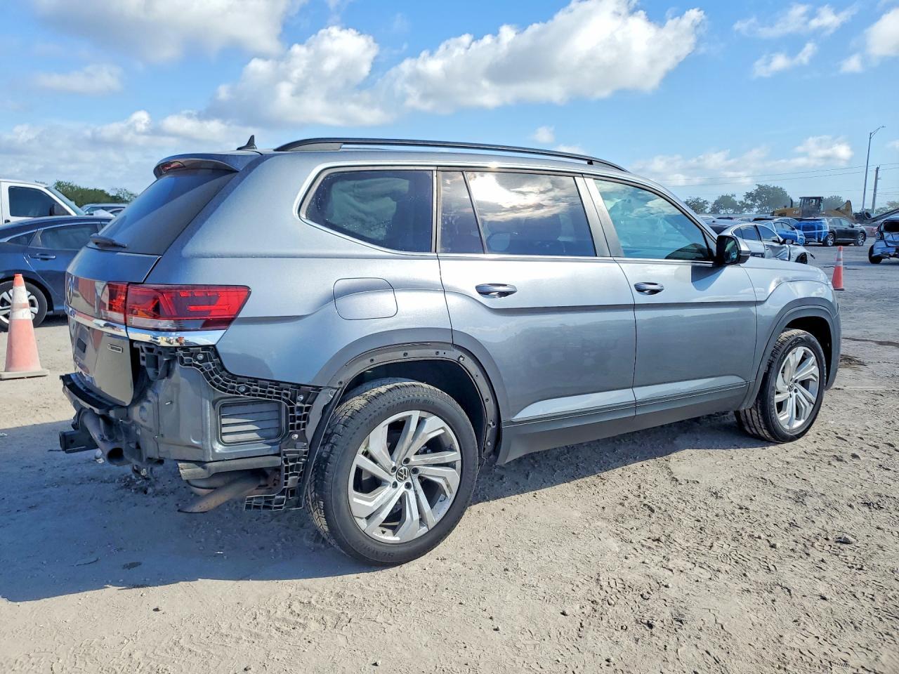 2022 Volkswagen Atlas Se - Фото 3