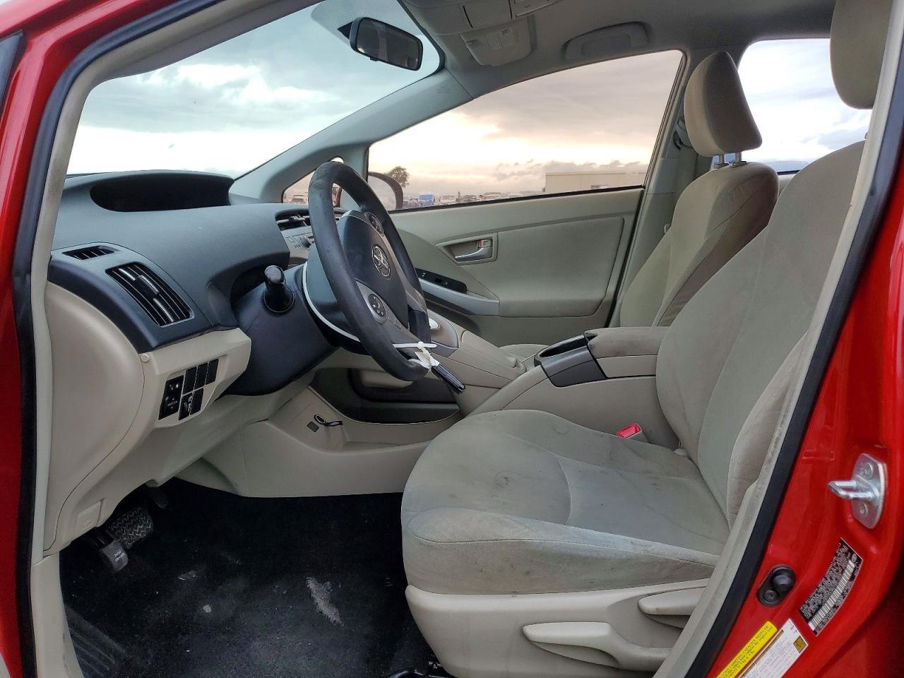 2013 Toyota Prius Two - Фото 7