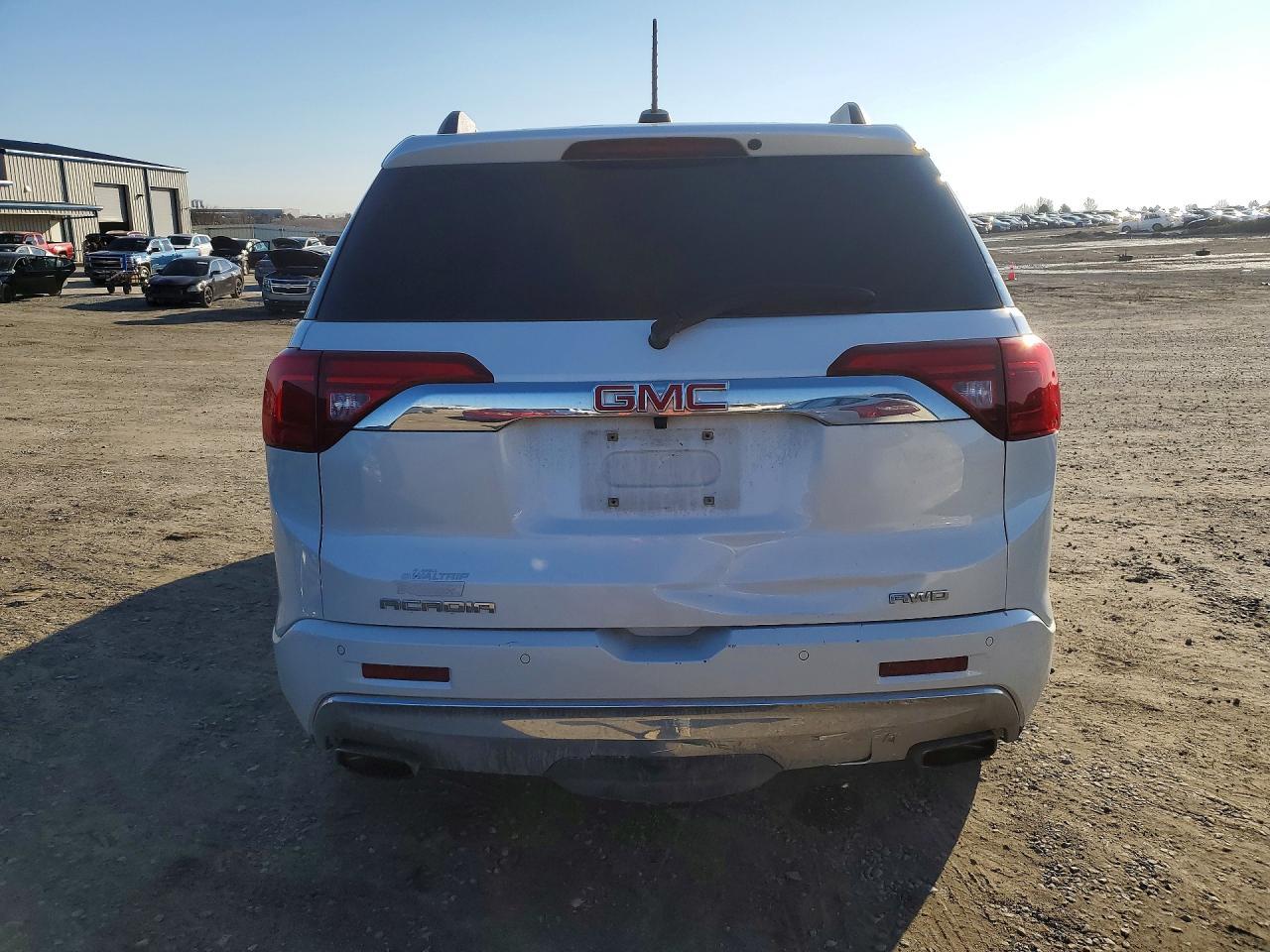 2017 GMC Acadia Denali - Фото 6