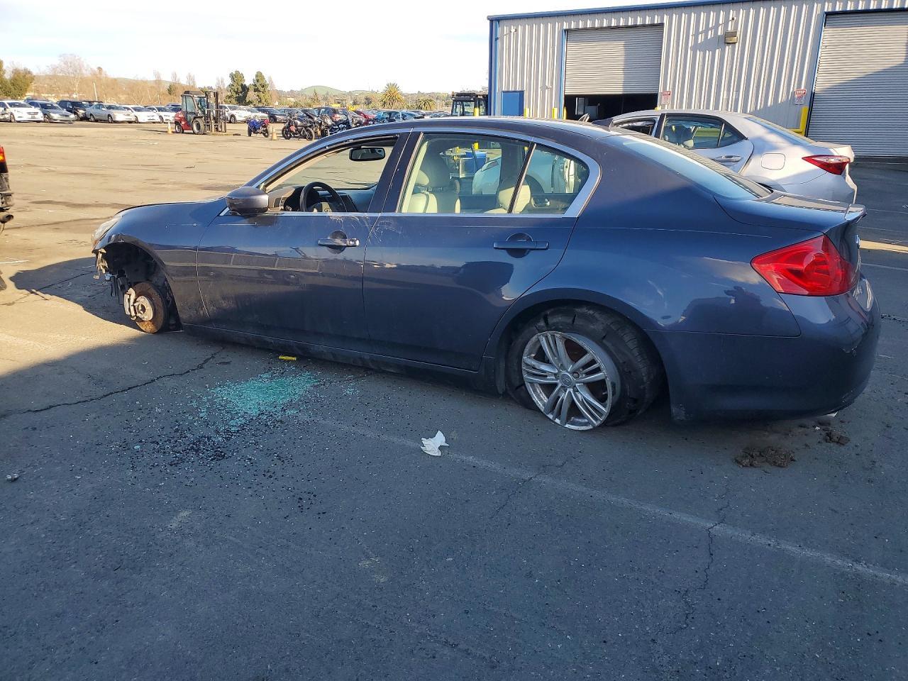 2010 Infiniti G37 Base - Image 2