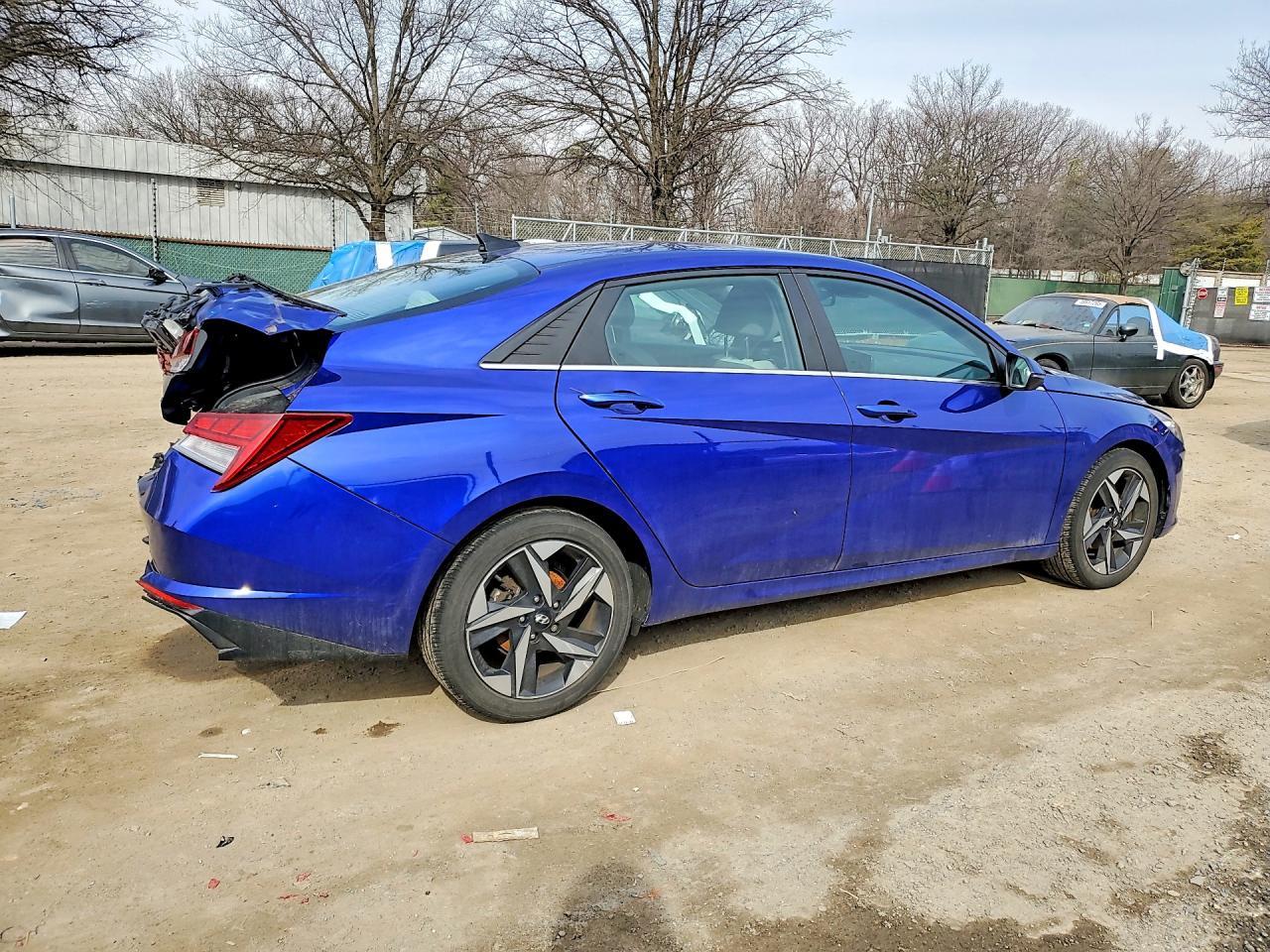 2023 Hyundai Elantra Limited - Image 3