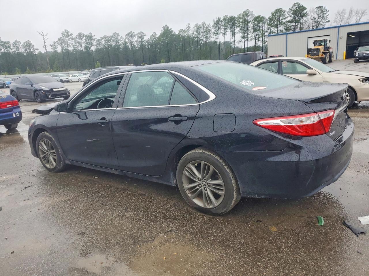 2015 Toyota Camry Se - Image 2