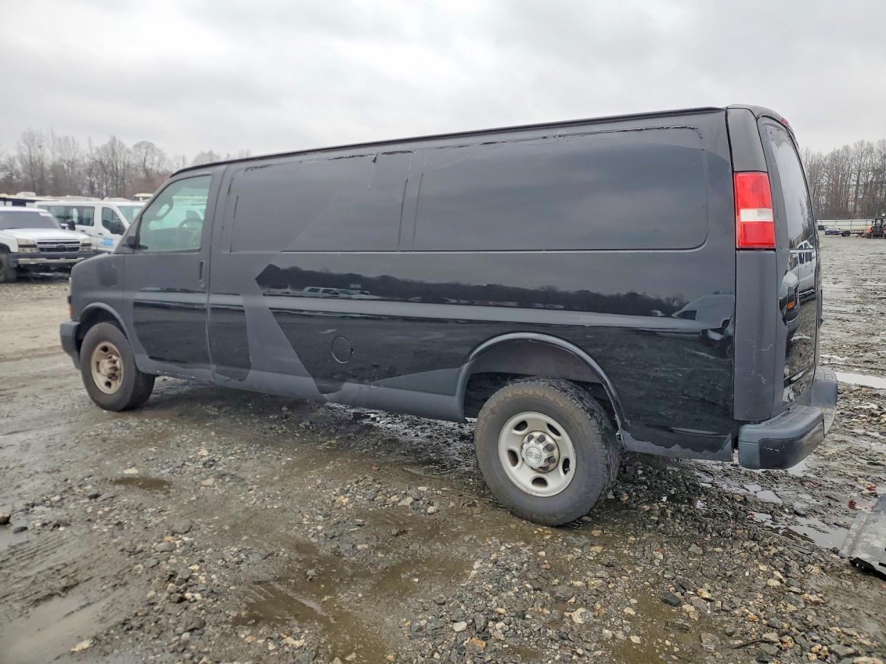2019 Chevrolet Express 2500 Delivery Van - Фото 2
