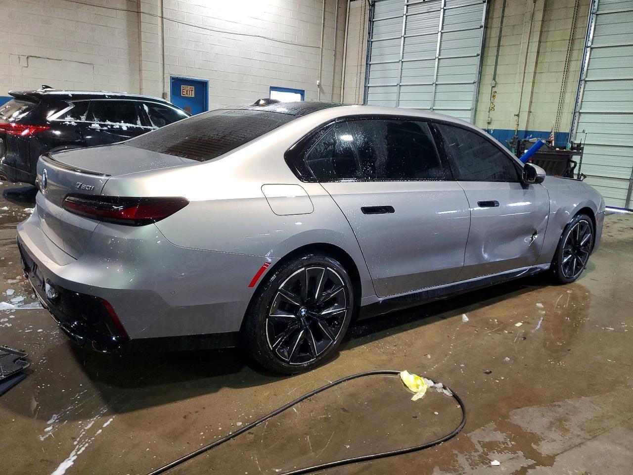 2023 BMW 760 Xi - Image 3