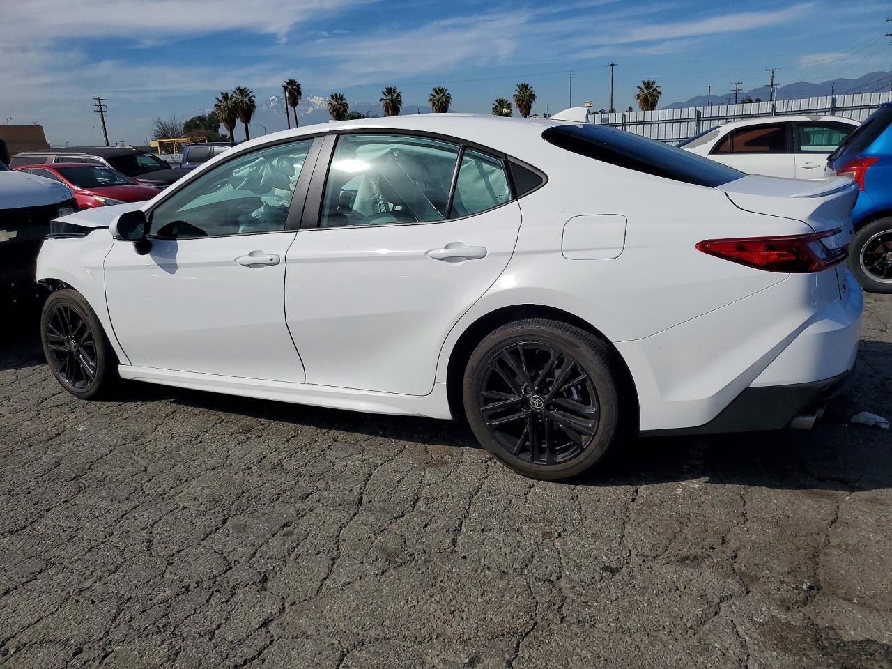 2026 Toyota Camry Se - Фото 2