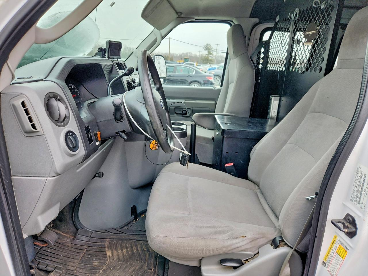 2012 Ford Econoline - Фото 7