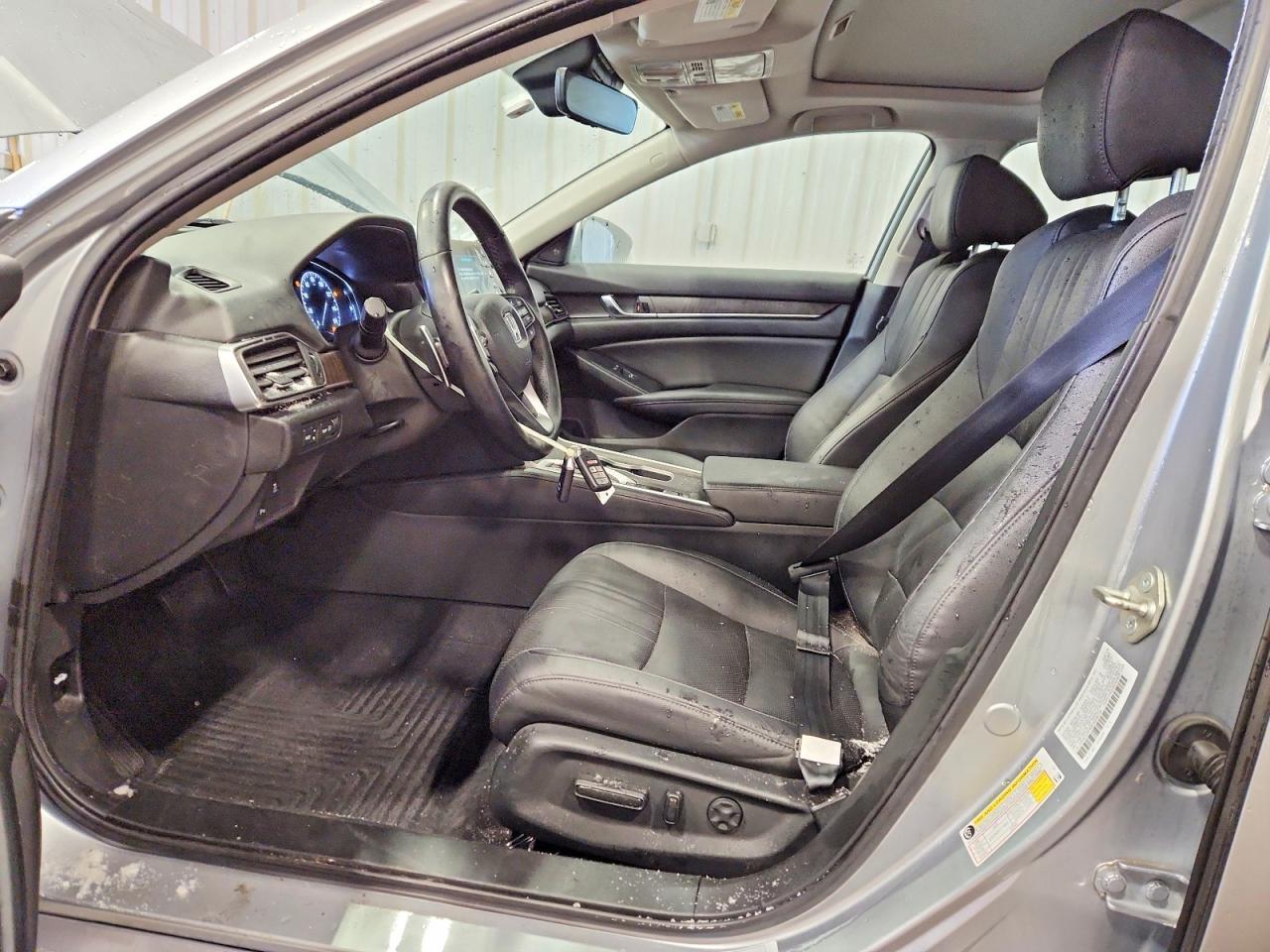 2019 Honda Accord Touring Hybrid - Image 7