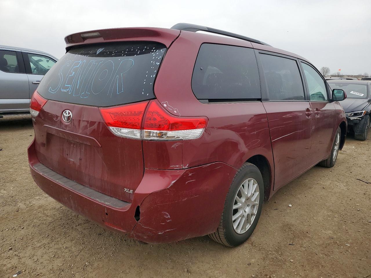 2013 Toyota Sienna - Фото 3