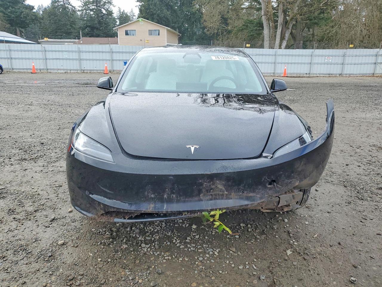 2025 Tesla Model 3 - Фото 5