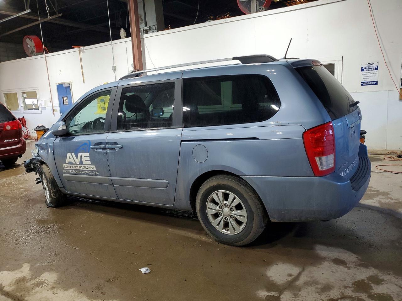 2012 Kia Sedona Lx - Фото 2