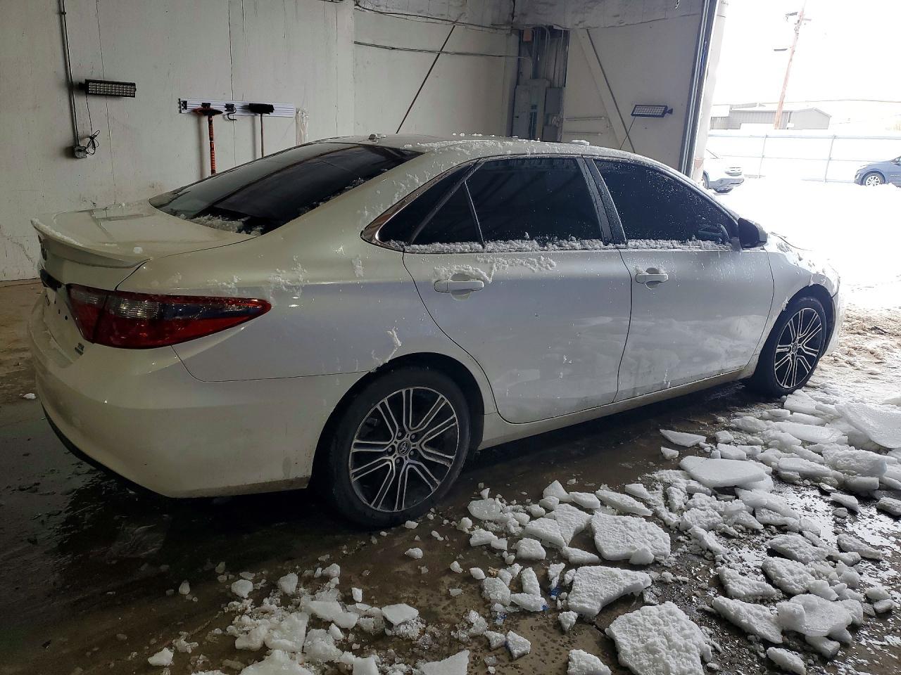2016 Toyota Camry Le - Image 3