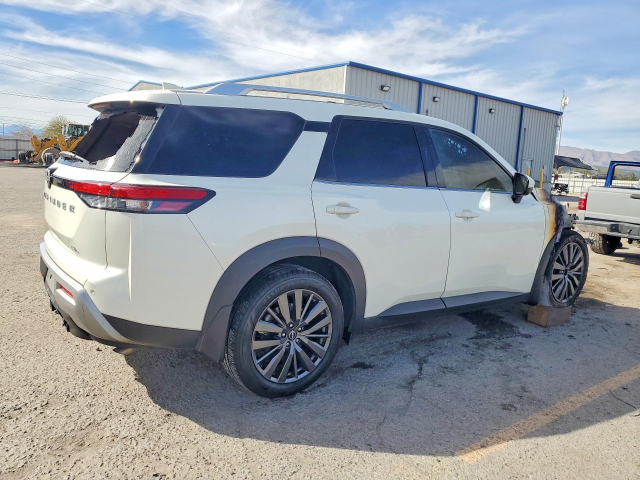 2022 Nissan Pathfinder Sl - Фото 3