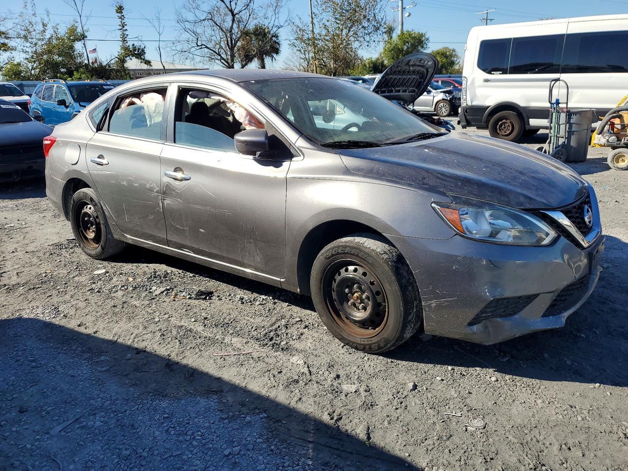 2019 Nissan Sentra S - Фото 4