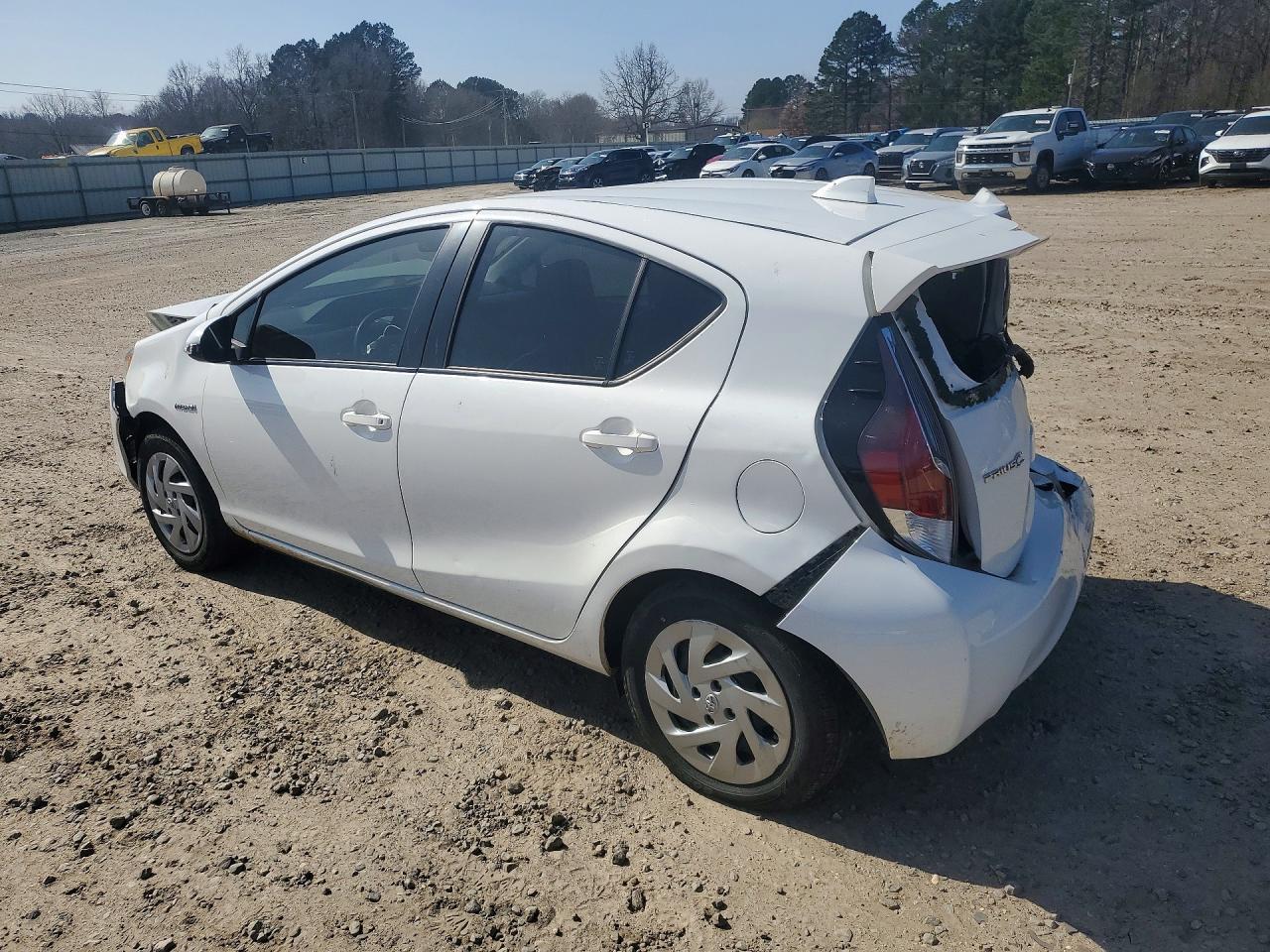 2016 Toyota Prius C - Фото 2
