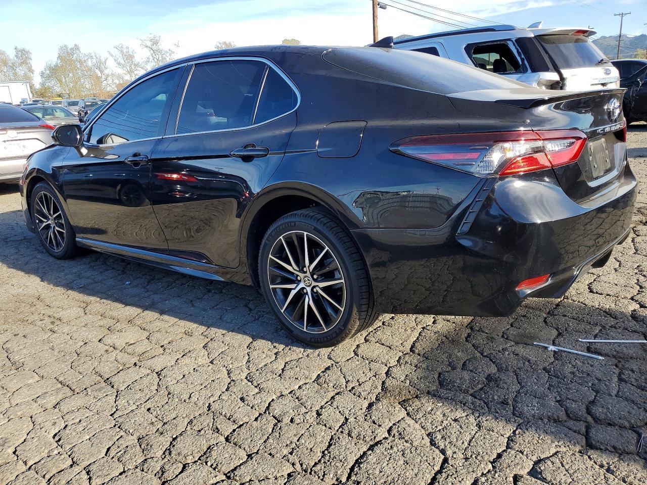 2024 Toyota Camry Se - Фото 2