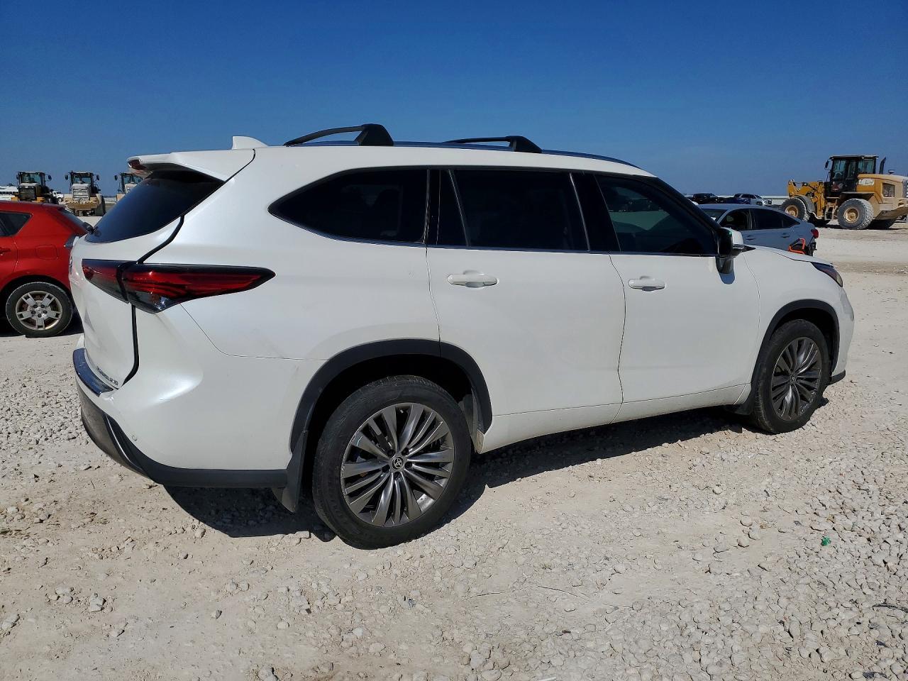 2021 Toyota Highlander Platinum - Фото 3