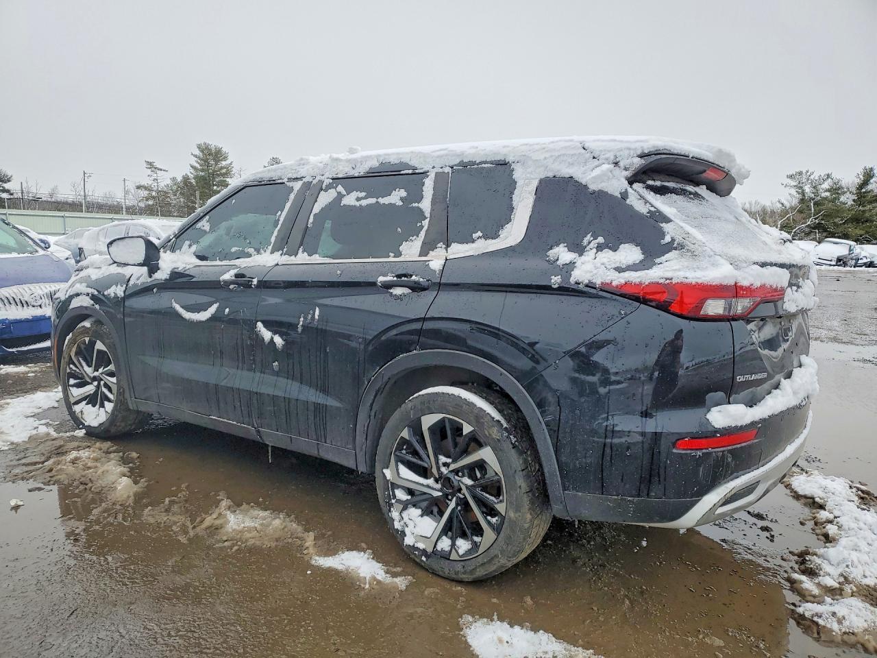 2022 Mitsubishi Outlander Se - Image 2