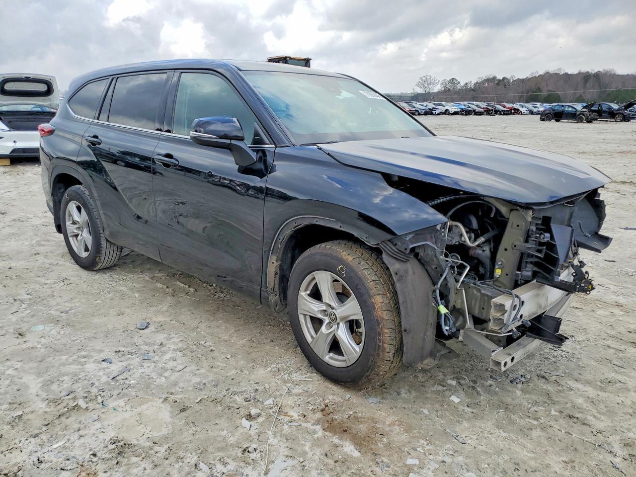 2021 Toyota Highlander L - Image 4