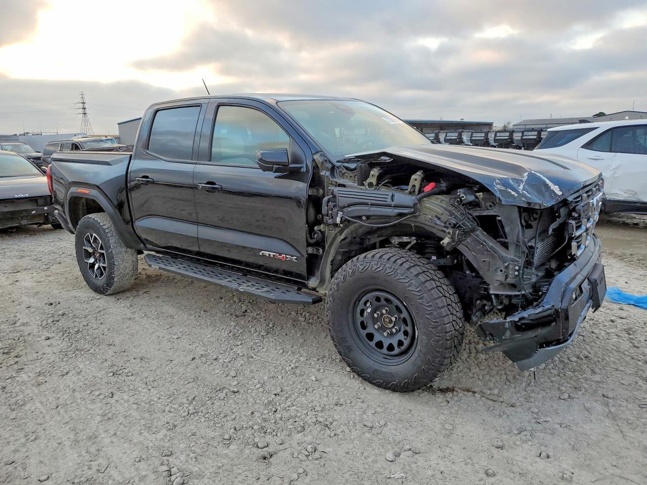 2024 GMC Canyon At4X - Image 4