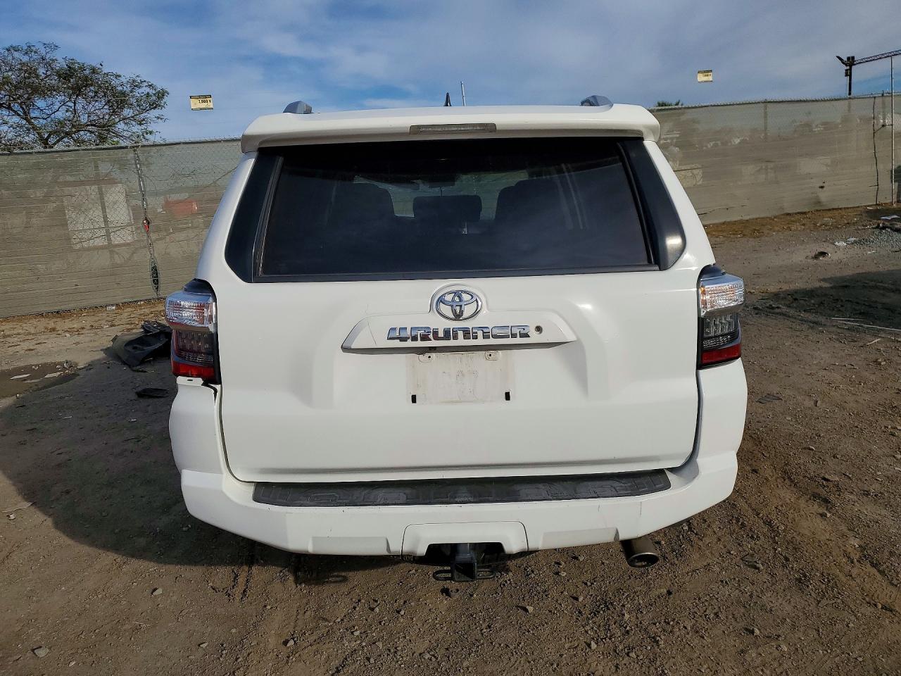 2016 Toyota 4Runner Sr5 Premium - Image 6