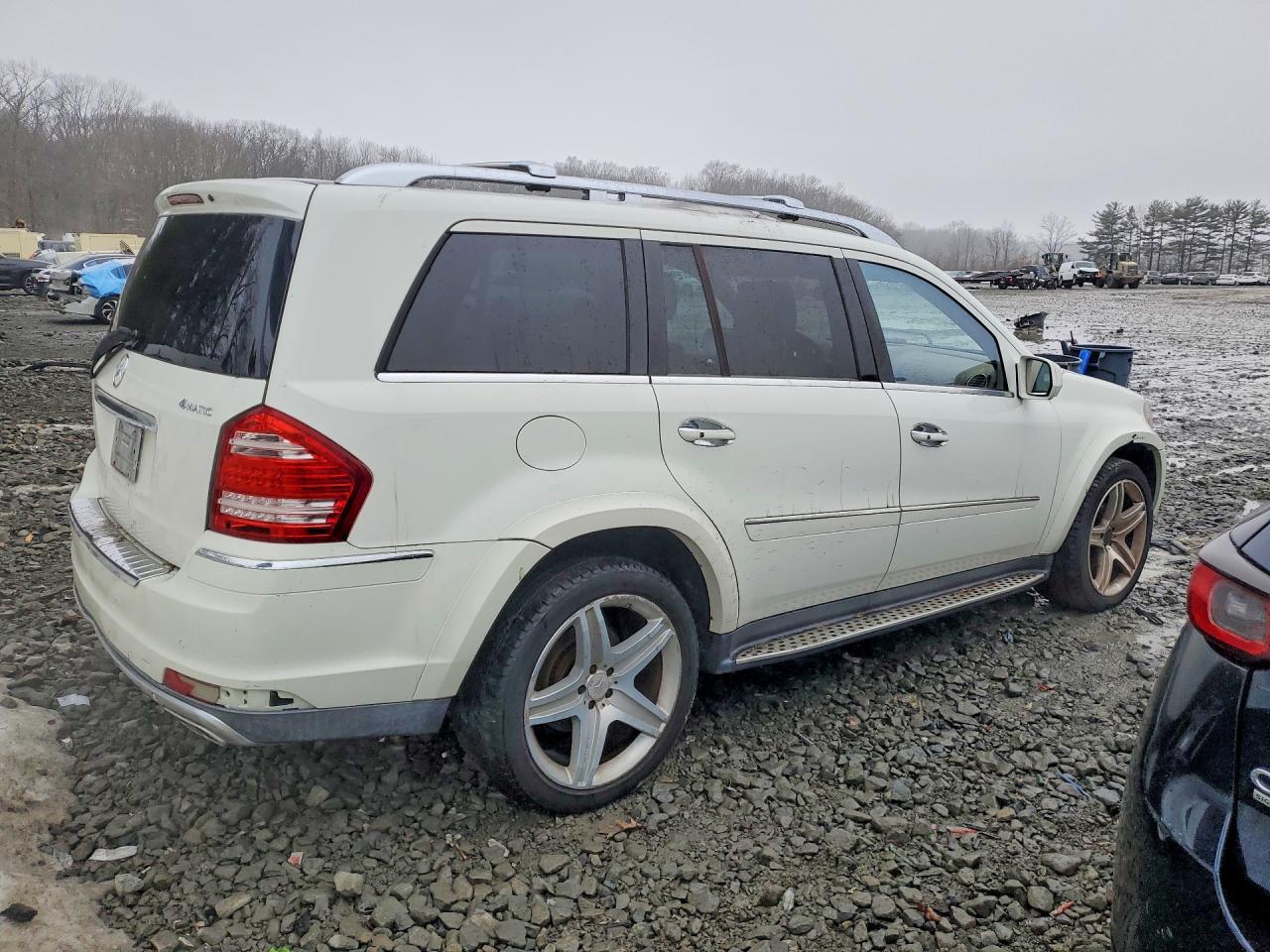 2010 Mercedes-Benz Gl 550 4Matic - Image 3