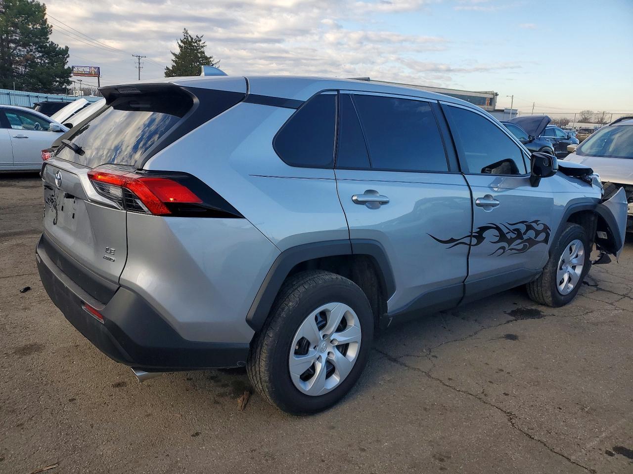 2025 Toyota Rav4 Le - Image 3